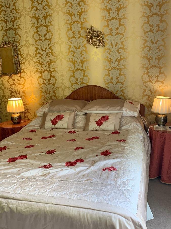 Harrisons Hall Bed & Breakfast Hotel Mold Ngoại thất bức ảnh