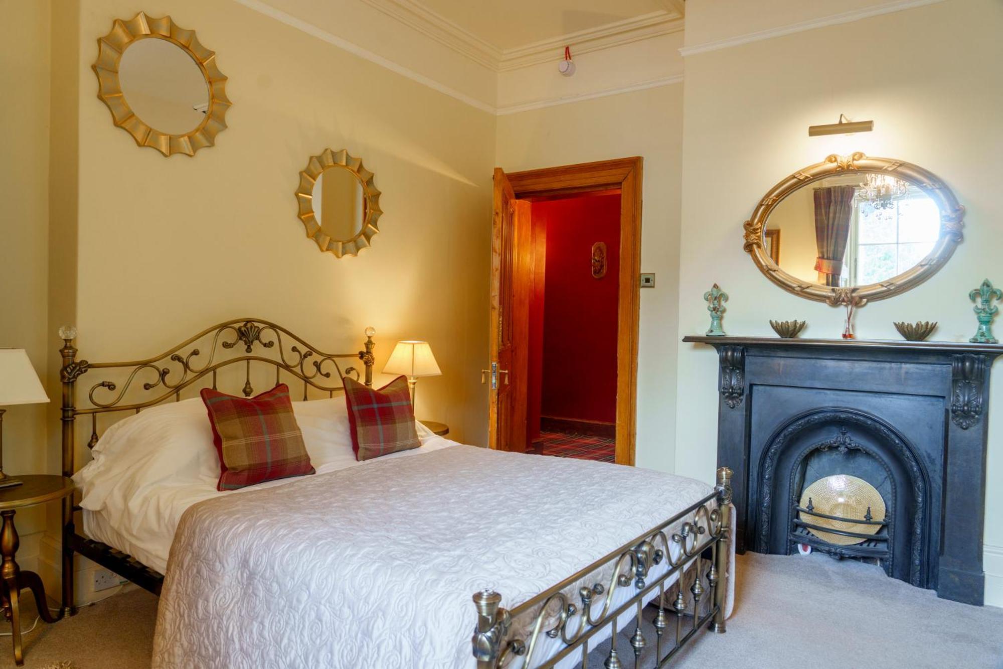 Harrisons Hall Bed & Breakfast Hotel Mold Ngoại thất bức ảnh