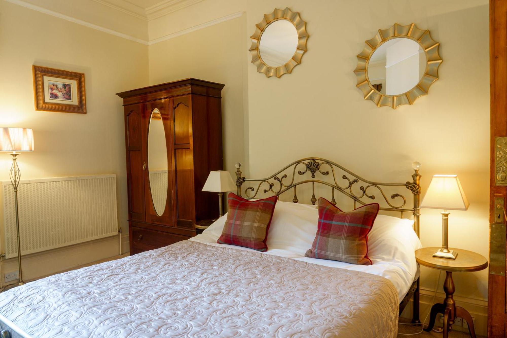 Harrisons Hall Bed & Breakfast Hotel Mold Ngoại thất bức ảnh