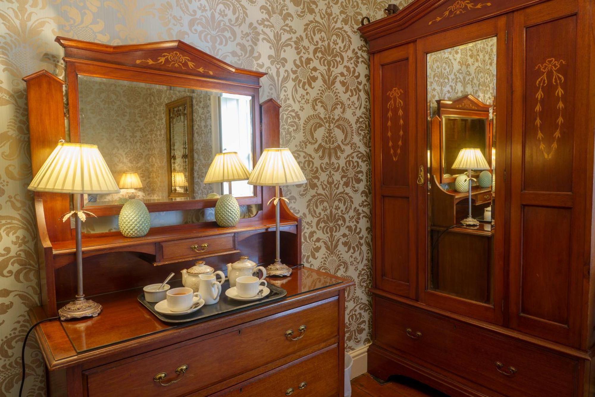 Harrisons Hall Bed & Breakfast Hotel Mold Ngoại thất bức ảnh